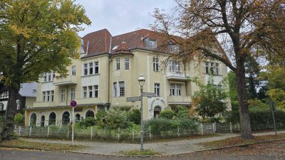Luxuriöse 4-Zimmer-Wohnung mit Balkon in Berlin-Nikolassee