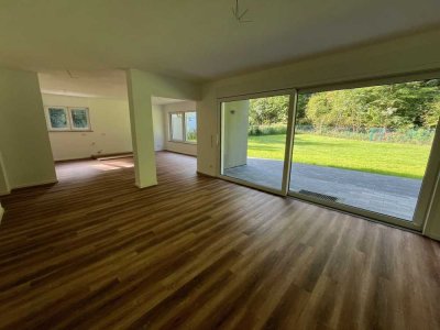 GERSWEILER : Hochwertiger ERSTBEZUG im ERDGESCHOSS nach SANIERUNG in WALDRANDLAGE !