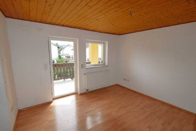 Gemütliche 2-Zimmer-Wohnung über zwei Etagen in ruhiger Lage in Dörfles-Esbach