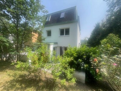 Only 5 min. walk to the AIS / vis-à-vis der Amerikanischen Schule: großzügiges Einfamilienhaus mit 7 Zimmern und großem Garten - Perfekt für Familien - jetzt mieten!