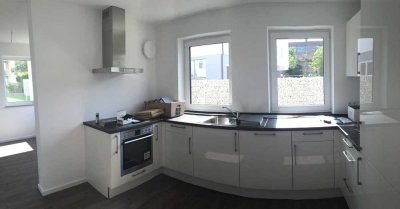 BESICHTIGUNG 11.08. 17 UHR! Hochwertige 2 ZKB inkl. Balkon und EBK in City-Nähe
