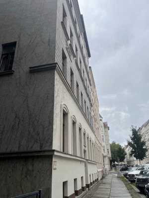 2 Zimmer Wohnung mit Balkon in Leipzig Gohlis-Mitte / WG geeignet
