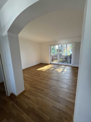 gepflegte 2-Zimmer Wohnung mit Balkon, Garten und Einbauküche
