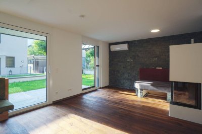 Neuwertiges Eckreihenhaus mit 5 Zimmern, Klimaanlage und 3 Parkplätzen