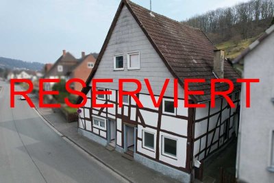 !RESERVIERT! Dreifamilienhaus mit solider Rendite in Beverungen-Herstelle