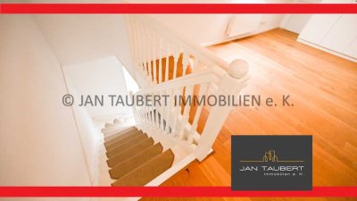 **EINFAMILIENHAUS FÜR DIE JUNGE FAMILIE** mit Kaminofen und Garage - großes Grundstück!