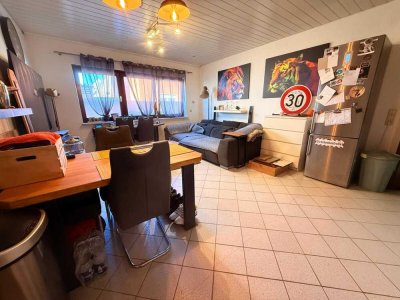 Kleine, schöne EG mit Garten und EBK