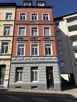 Erstbezug nach Renovierung, schöne Wohnung mit
Einbauküche in unmittelbarer Nähe zur RWTH