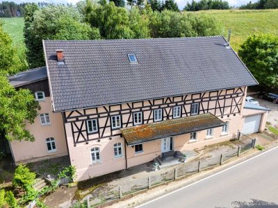 Mehrgenarationenhaus / Ferienhaus / Seminarhaus
Renoviert mit 3 Wohnungen / 686m² Wohfläche / Aufzu