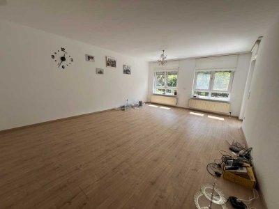 Exklusive, sanierte 3-Zimmer-Hochparterre-Wohnung mit gehobener Innenausstattung mit EBK in Hanau
