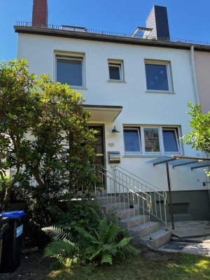 Großzügiges Reihenendhaus in sehr begehrter Lage mit 5,5 Zimmern, Garten und Garage