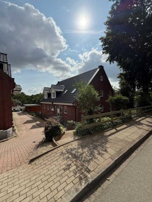 Lichtdurchflutete 3-Zimmer-Dachgeschoßwohnung mit großem Balkon in Bad Malente zu vermieten