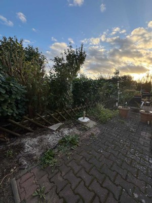komplett renovierte 2-Zimmer-Wohnung mit Terrasse in Schönefeld und Souterrain