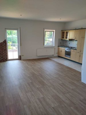 Preiswerte 1-Raum-Wohnung mit Bad,Diele, EBK, großer Terrasse (35 qm),Stellplatz
