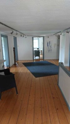 Geräumige 5-Raum-Etagenwohnung in ruhiger Ortsrandlage