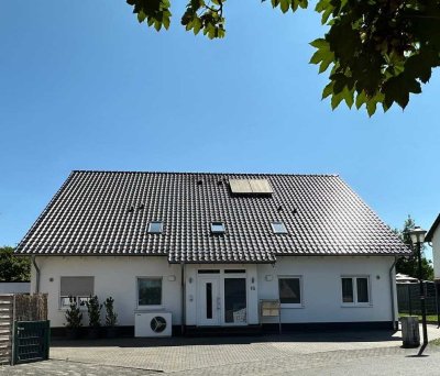Hennef- Warth: 3-Zimmer Eigentumswohnung im DG aus 2016 mit Garage, Stellplatz u. Gartenanteil