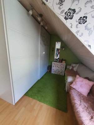 Ansprechende und gepflegte 4-Zimmer-Maisonette-Wohnung mit Einbauküche in Gäufelden