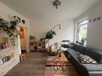 Schöne helle 3-Zimmer-Wohnung  im 1. OG mit EBK für Pärchen in Uni Nähe