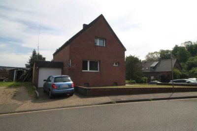 "Ideal zur individuellen Gestaltung!"
Freistehendes Einfamilienhaus mit Garage und großem Garten