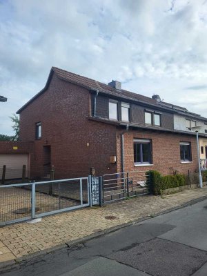 Gepflegte und großzügige Doppelhaushälfte