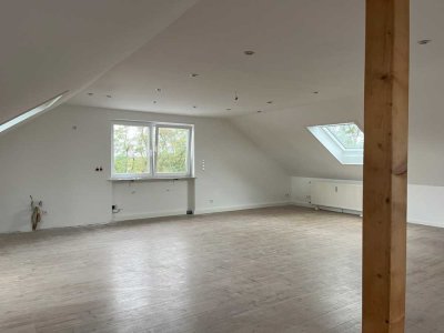 Hochwertige, modernisierte Dachgeschosswohnung mit Loft-Charakter