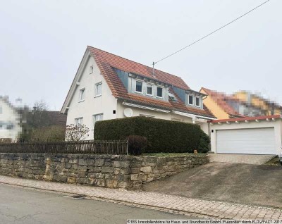 EINZIEHEN UND WOHLFÜHLEN: Gepflegtes Einfamilienhaus mit Terrasse, Gärtle und Garage