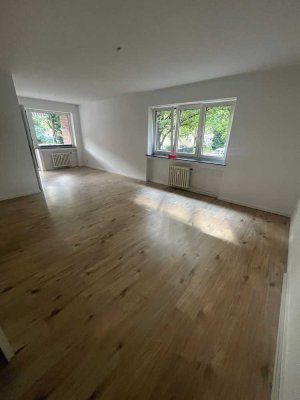 Geräumige 4-Zimmer-Wohnung mit Balkon in Düsseldorf