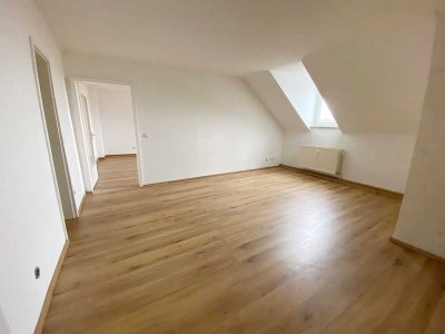 GÜNSTIG und ZUM 01.11. frei - TOP RENOVIERT inkl. SPITZBODEN