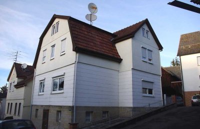 Gepflegtes, renoviertes Einfamilienhaus mit Einbauküche und Terrasse