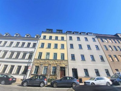 Zentrum Ost: 2-Raum-Wohnung mit Tageslichtbad, Badewanne und Einbauküche