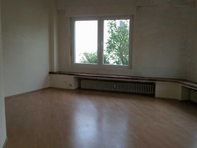 Attrak.3-Z-Whg,EG,Südterrasse+Gerätehaus, 2 Glasfaseranschl.sucht ruhige, berufstät. Nichtrauer/in