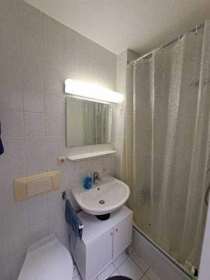 Untermiete: 1-Zimmer-Wohnung direkt neben der Uni für 6 Monate