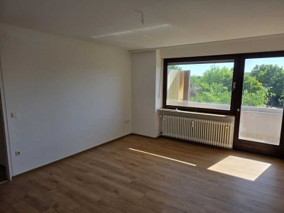 Helle 2 ZW in Gerbrunn, Balkon und Kfz-Stellplatz, Nähe Hubland Uni!