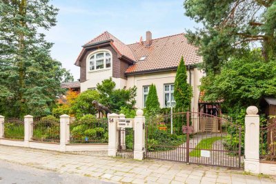 Villa im Gründerzeit-Stil mit Keller, Garage, Saunen, Einbauküchen: Gehdistanz S-Bahnhof Strausberg