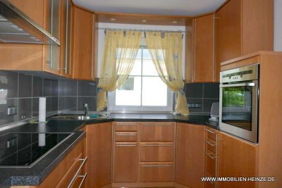 # Tolle Wohnung mit vielen Vorzügen: EBK, Einzelgarage mit Strom; 2 Kellerabteile!