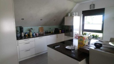 830 € - 96 m² - 4.0 Zi.
Objektbeschreibung:
4-Zimmer Wohnung