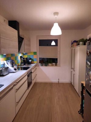 moderne und helle Wohnung mit Balkon und Einbauküche in Kamen
