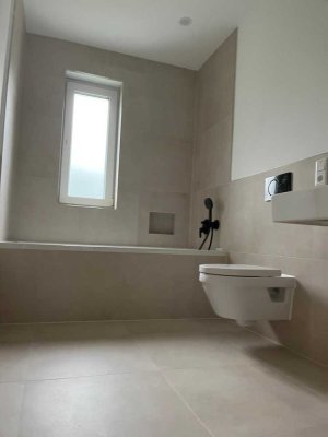 Erstbezug nach Kernsanierung – 4 Zimmer, 115 m², Fußbodenheizung, Waldnähe/Bansapark