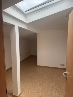 1,5-Zimmer-DG-Wohnung in Steinbach (Taunus) mit Küche