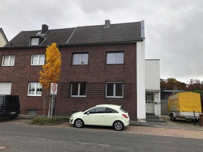 Charmantes Stadthaus mit Wintergarten, großer Halle und Garten in Top-Lage von St.Tönis