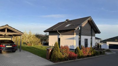 Luxuriöse teilmöblierte Stadtvilla im malerischen Habichtswald (nur 9 km von Kassel entfernt).