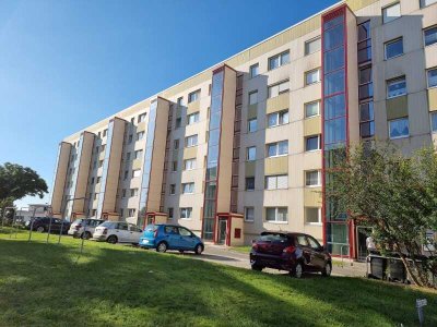 Erstbezug nach Sanierung - Kleine Dreiraumwohnung mit Balkon