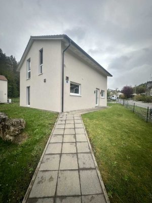 Ihr neues Zuhause – modern, lichtdurchflutet und mitten im Grünen