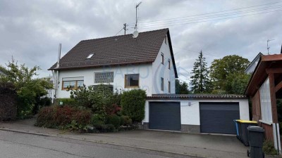 Großzügiges Zweifamilienhaus mit 712 m² Grundstück in beliebter Lage