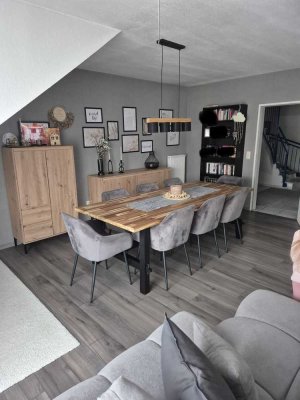 Charmante 4 Zimmer Maisonette-Dachgeschosswohnung mit Balkon, Studio und Stellplatz