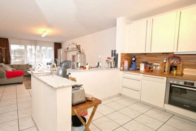 Charmante 2-Zimmer-Wohnung mit Balkon in Rheinnähe / plus TG-Stellplatz
