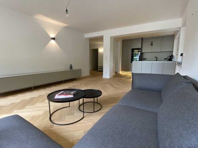 Neu kernsanierte & ruhige 2-Zimmer-Luxuswohnung mit großer Süd Loggia am Herzogpark / Bogenhausen