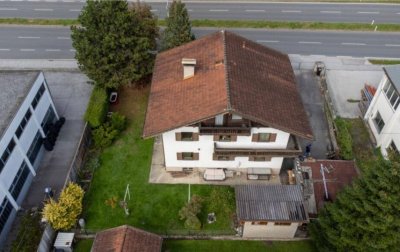 Haus mit großem Grundstück zu vermieten - 3 WOHNUNGEN, einfacher Zustand