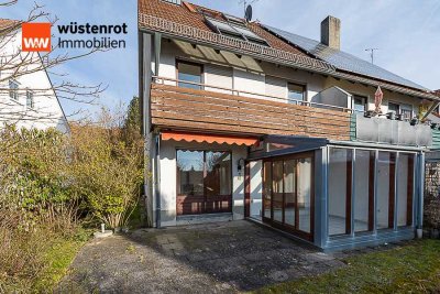 Üppig große Doppelhaushälfte mit  ausgebautem Dachstudio, Hobbyraum, 360 m² Grund.