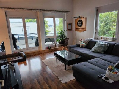 Schickes und helles Penthouse mit großzügiger Dachterrasse